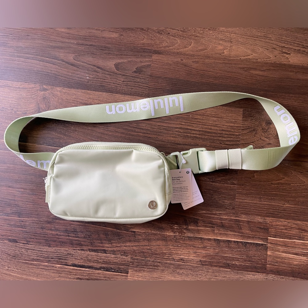 NEW lululemon Kohlrabi Green Everywhere belt bag